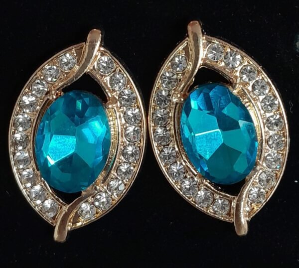 Stylish Arabian Cut Studded Earrings